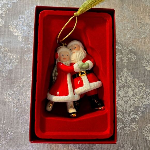 🎄🛍❤️LENOX ICE SKATING SANTA & MRS. CLAUS CHRISTMAS TREE ORNAMENT GOLD in BOX - Picture 5 of 11